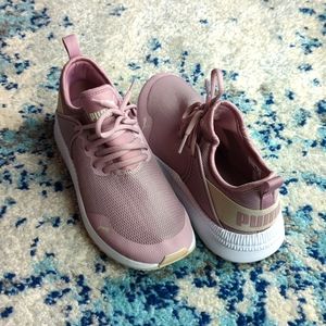 Puma Women's Soft Foam Optimal Comfort Sneaker